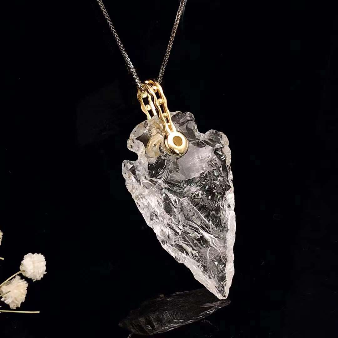 Handgravierter uralter Speer aus Kristall